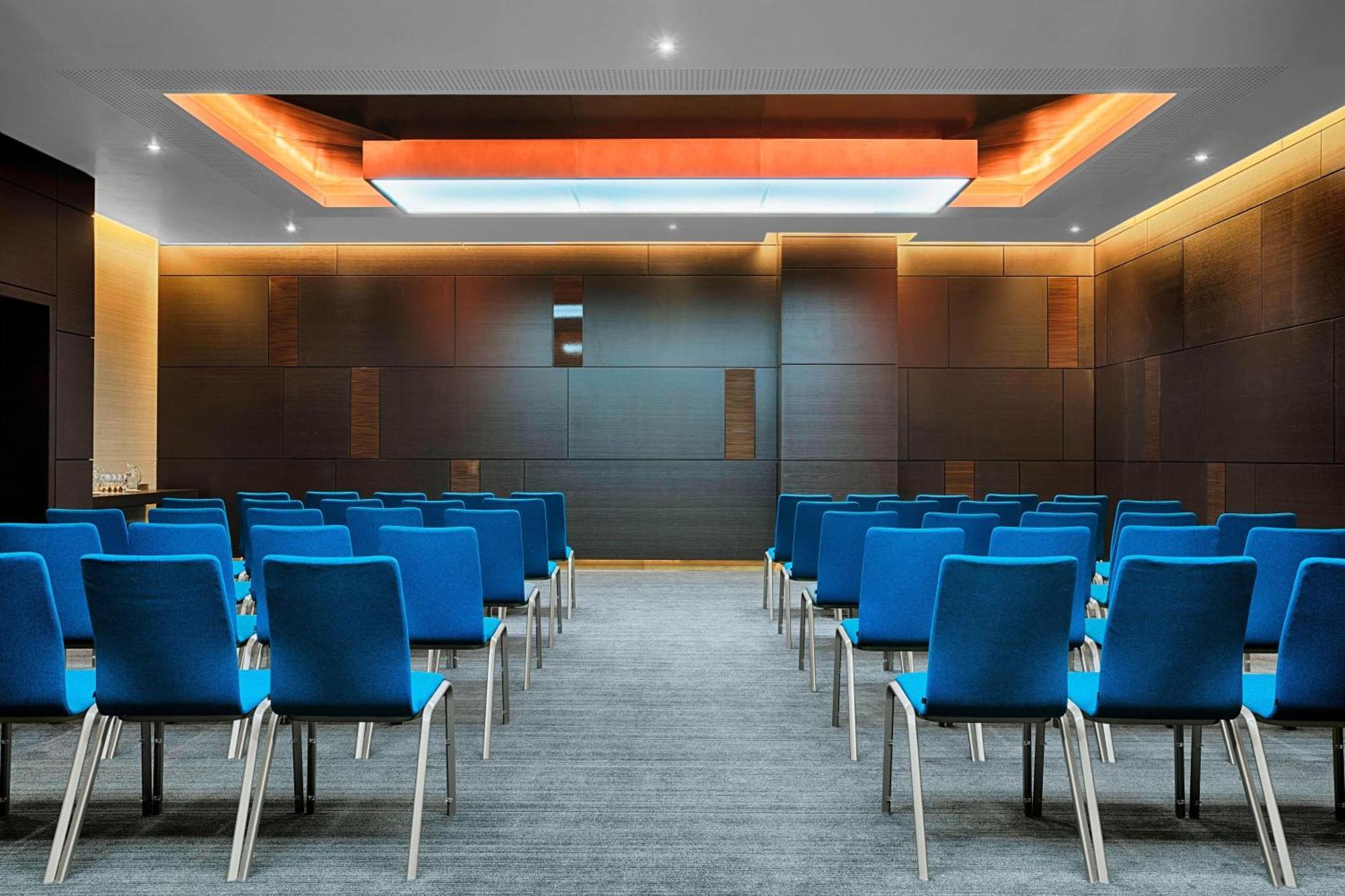 The Westin & Hotel 5*