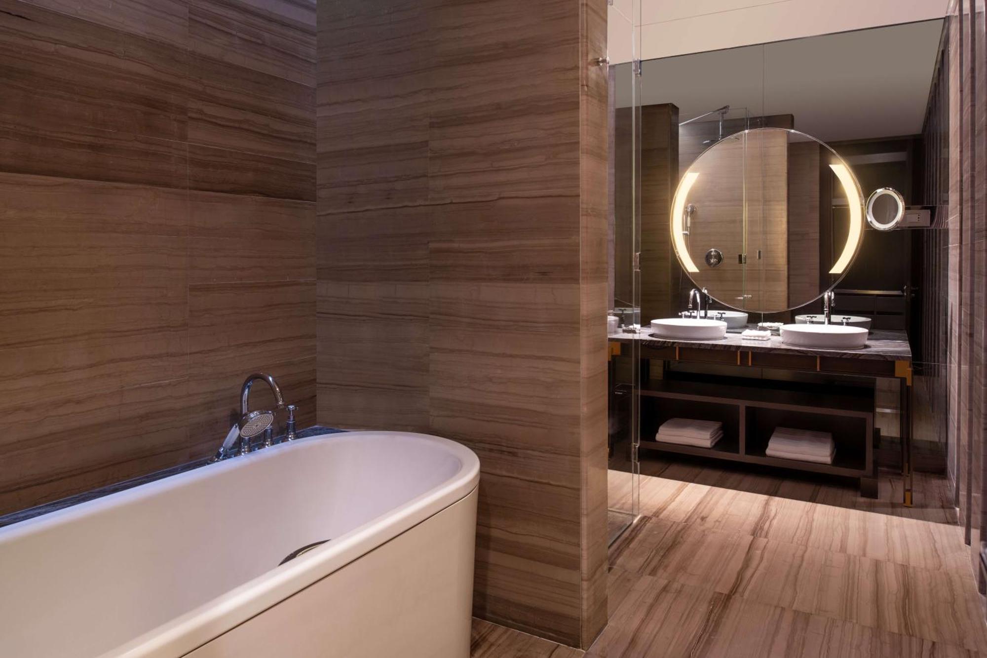 Hotel The Westin & 5*