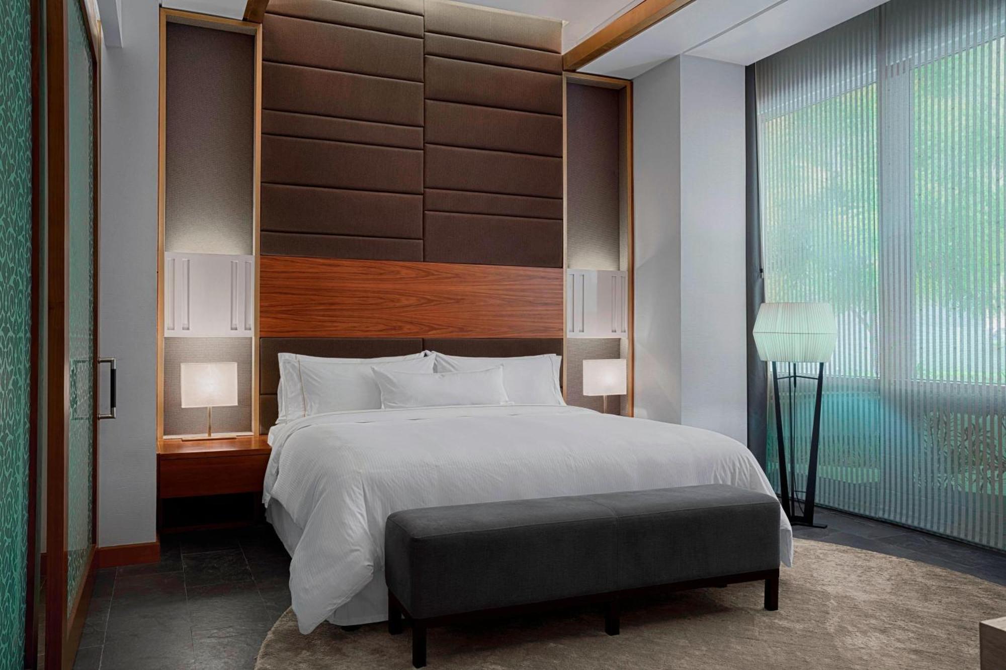 The Westin & Hotel 5*